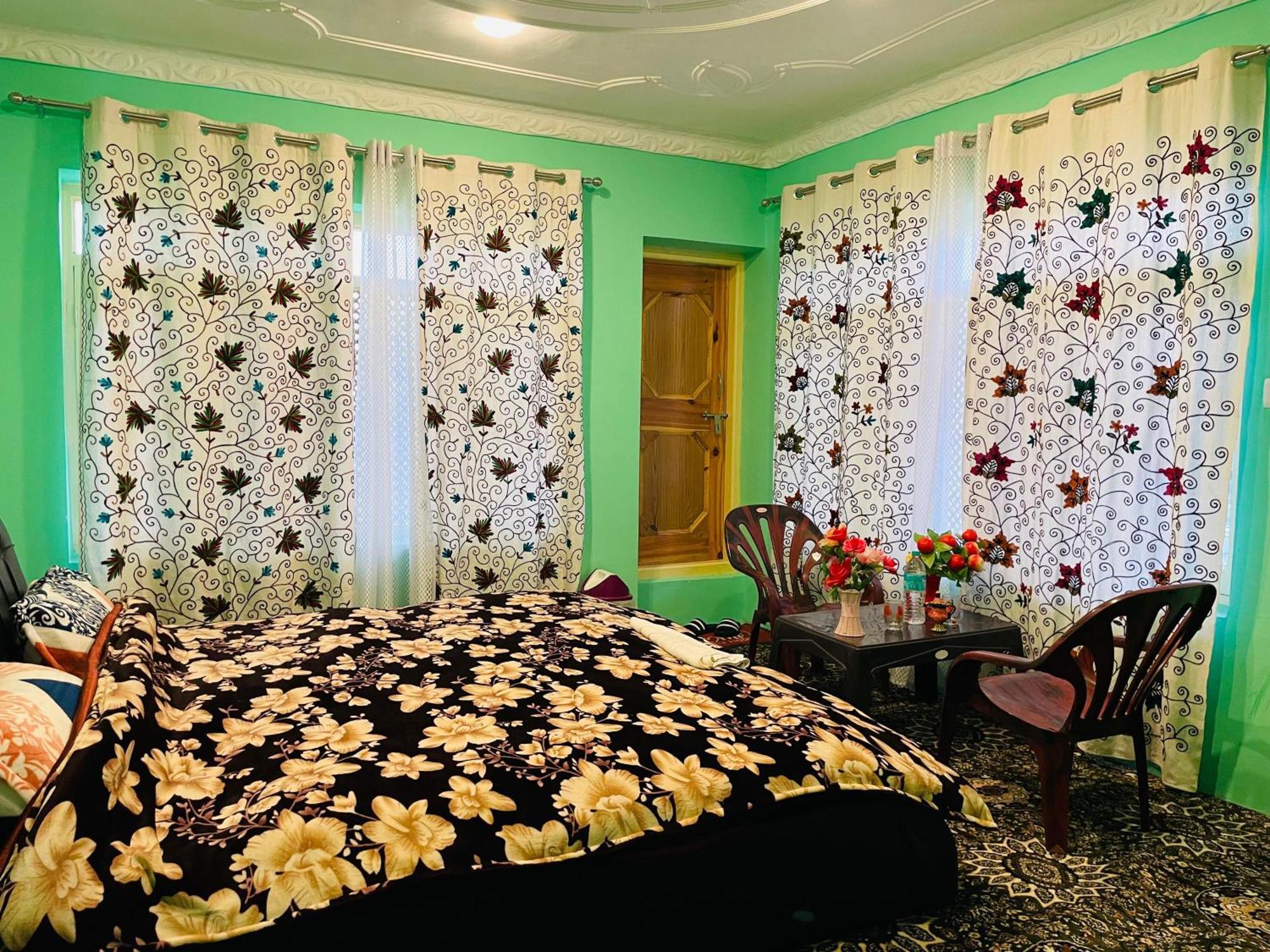 Fab Ocean Guest House Tangmarg Ngoại thất bức ảnh